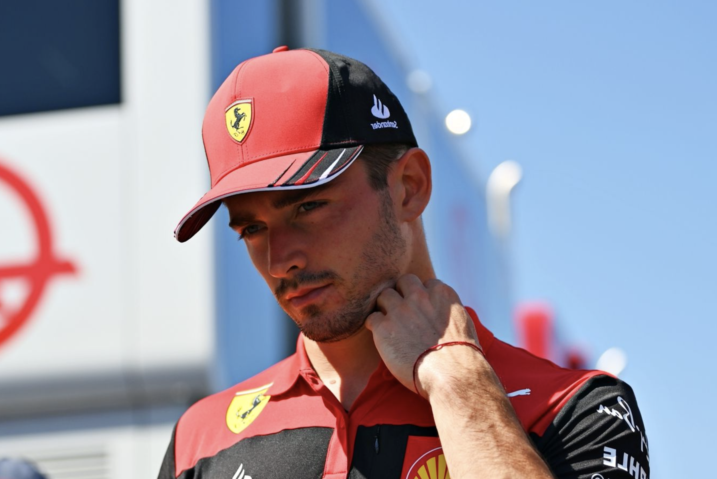 Ferrari pilotu Çarlz Lekler